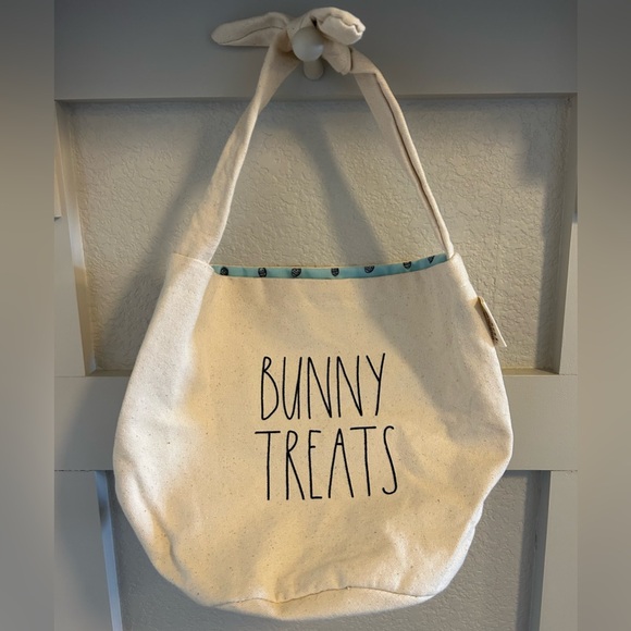 Canvas‎ Tote Bag with Bunny Treats Print - Picture 1 of 5